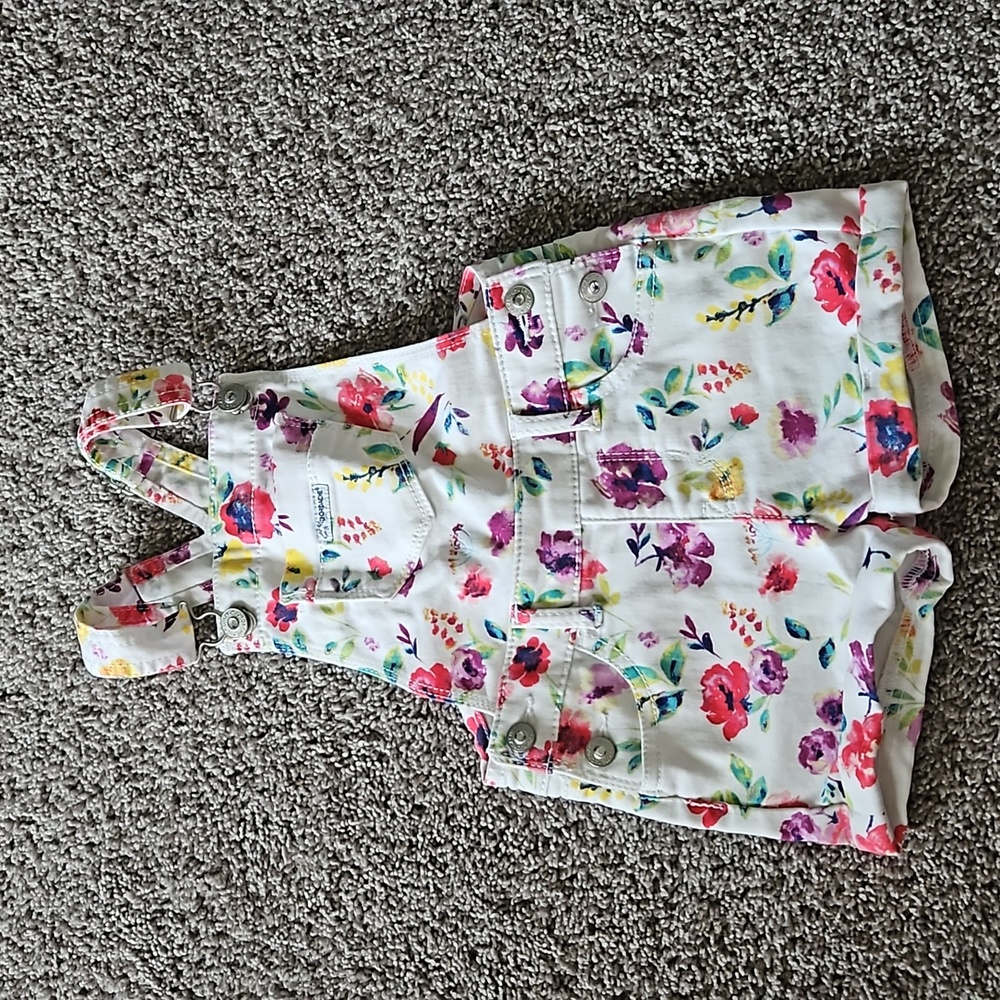 Jordache, size 3t, girls flower bib over all shorts.